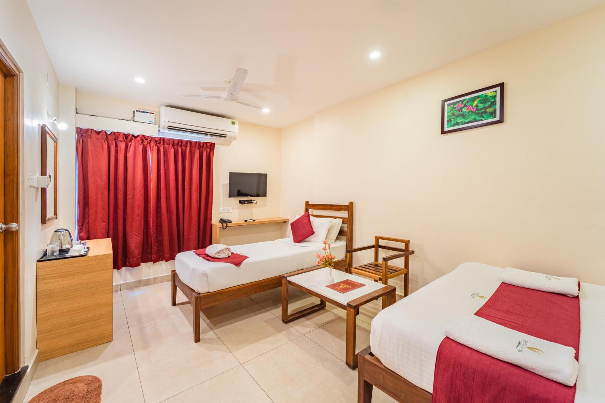 Hotel VI Park - City Centre Pondicherry Exterior foto